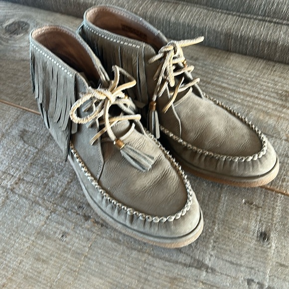 UGG Women’s Caleb BootiesSize 9